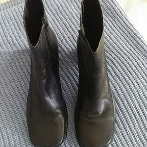 Eddie Bauer 12 boots